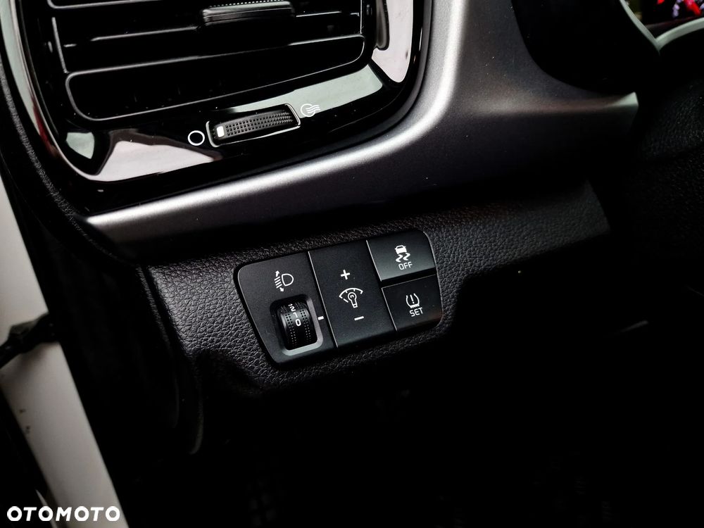 Kia Rio 1.4 L - 24