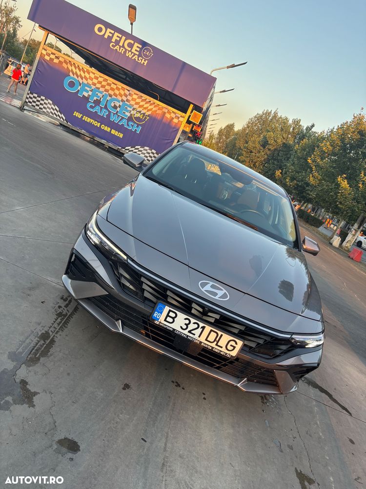 Hyundai Elantra - 1