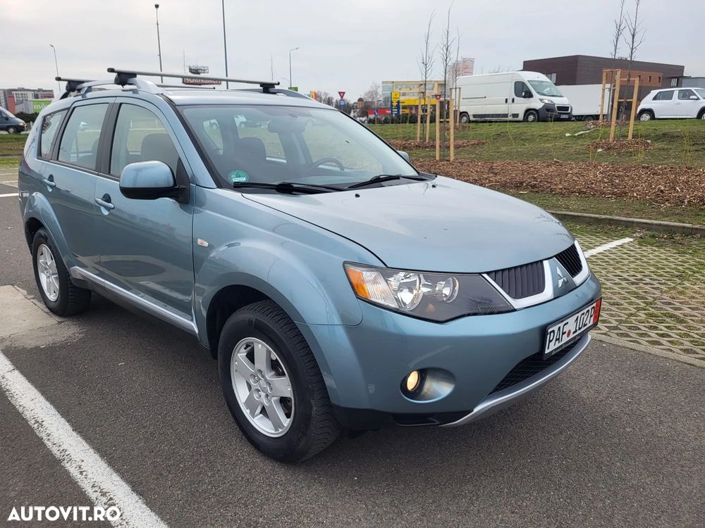 Mitsubishi Outlander - 2