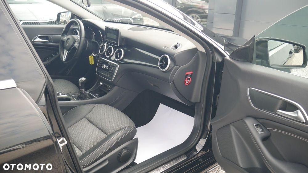 Mercedes-Benz CLA - 12