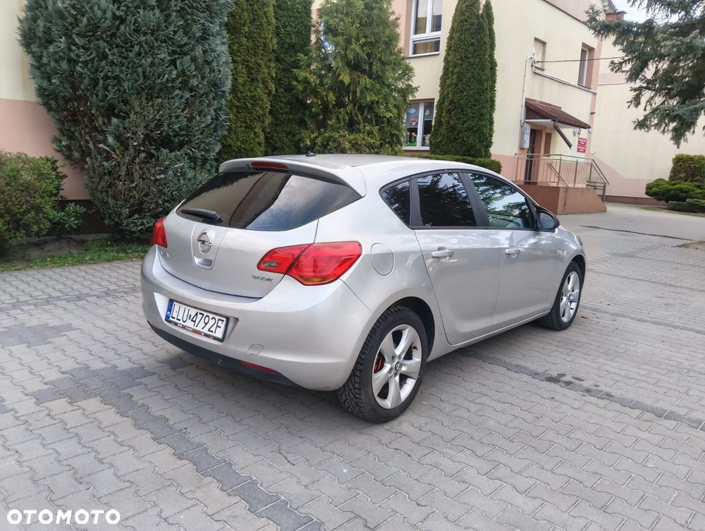 Opel Astra 1.4 Cosmo - 4