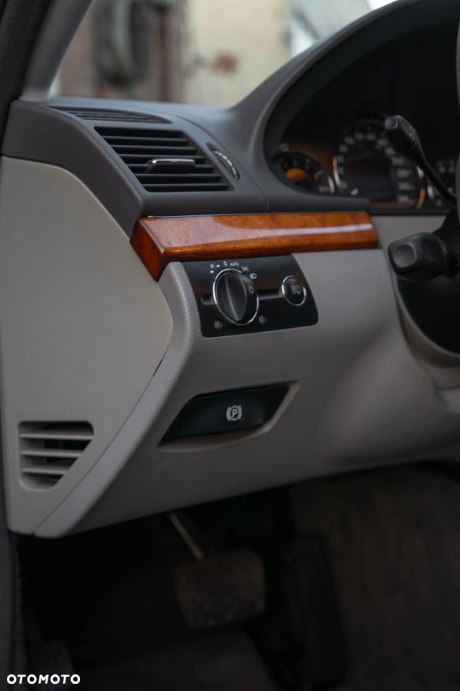 Mercedes-Benz Klasa E 500 4-Matic Elegance - 25