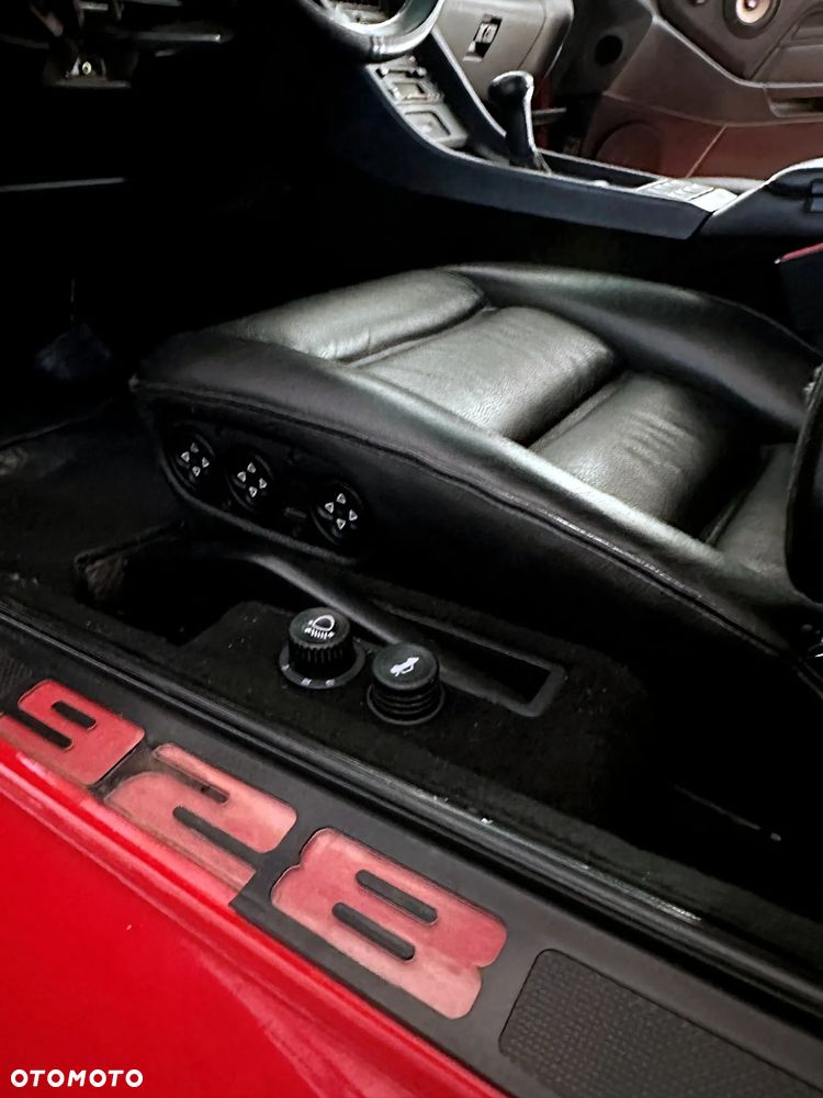 Porsche 928 - 16