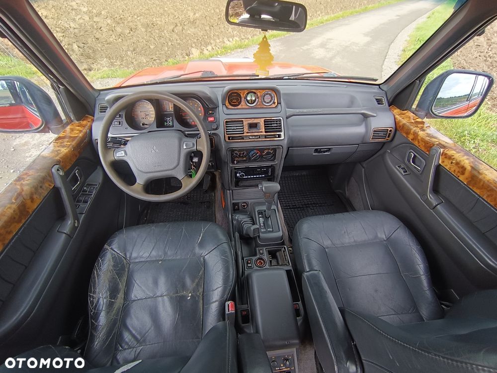 Mitsubishi Pajero - 8