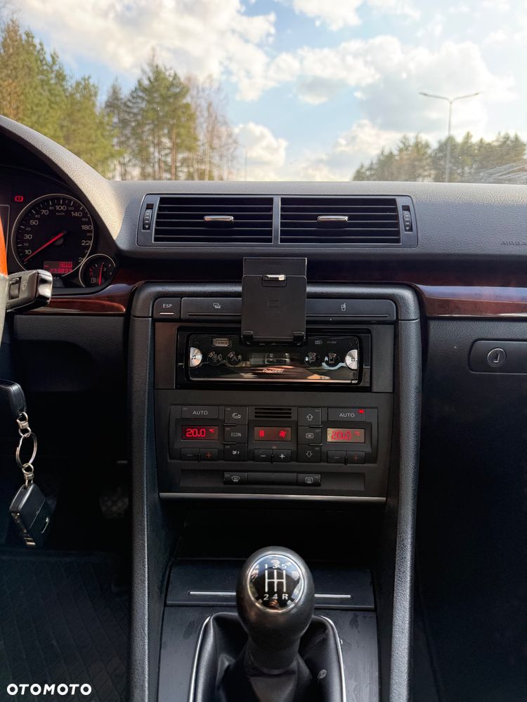 Audi A4 Limousine - 10