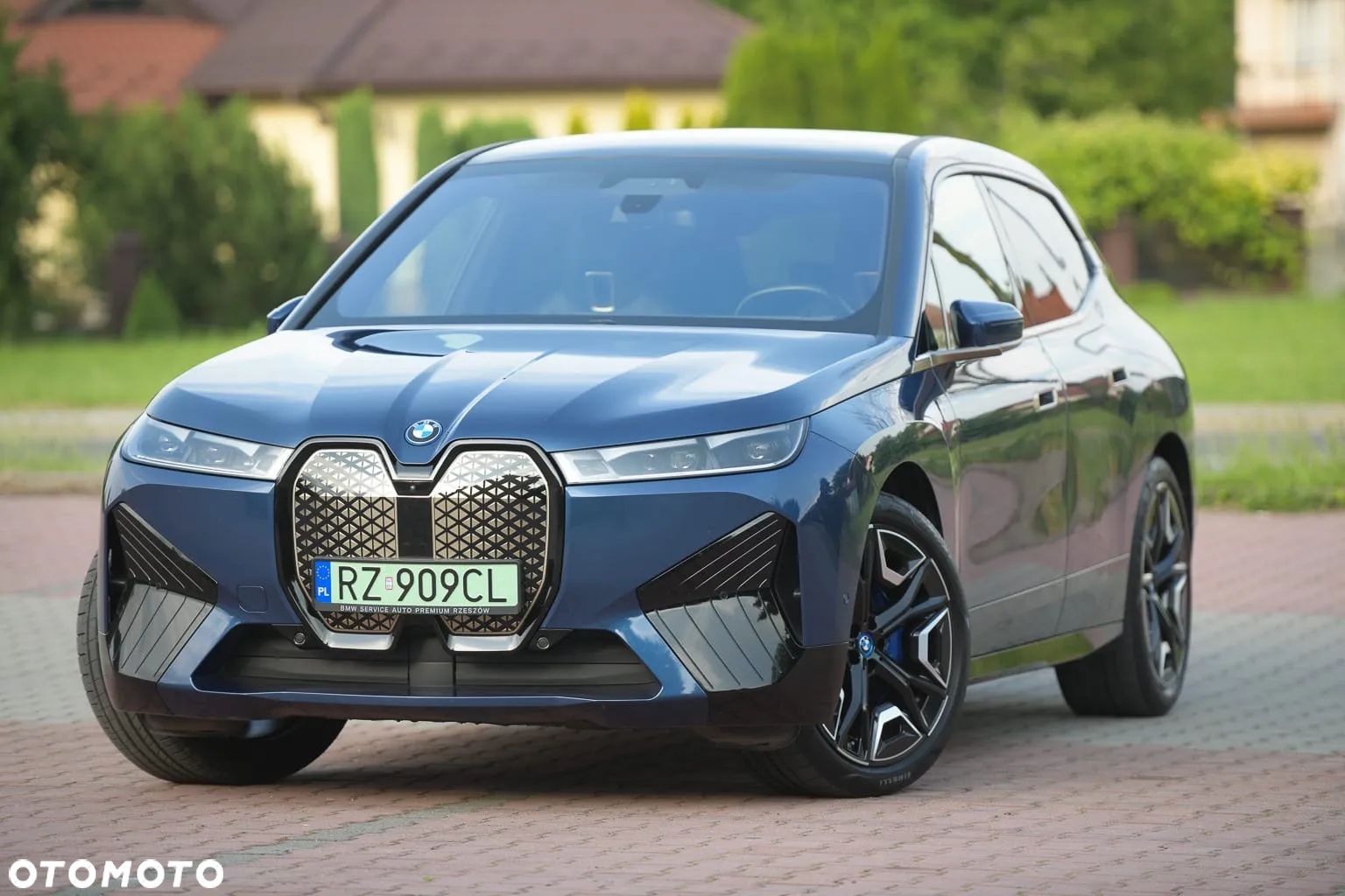 BMW iX - 1
