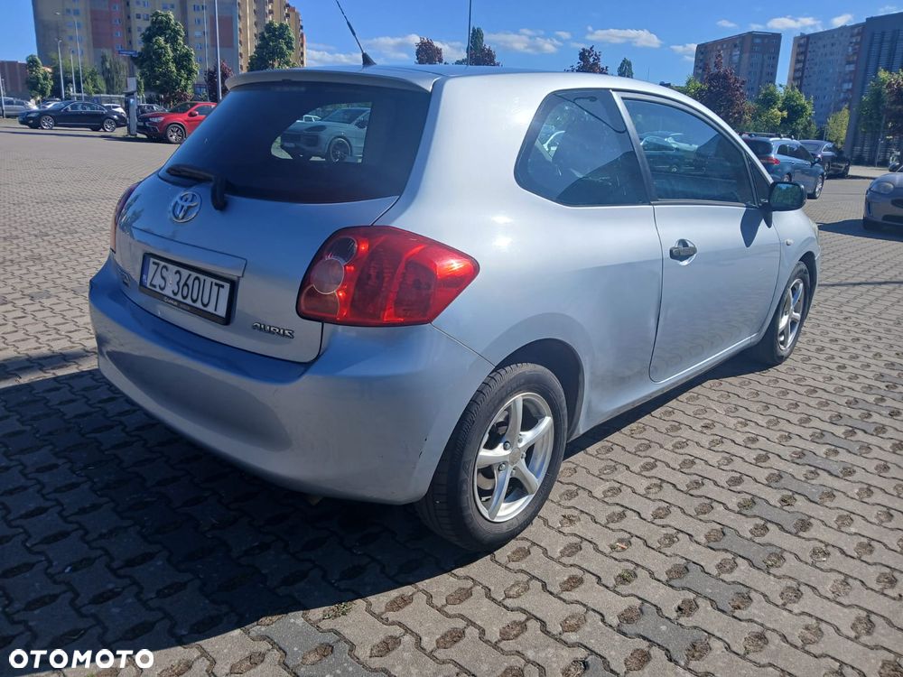Toyota Auris 1.4 VVT-i Terra - 5