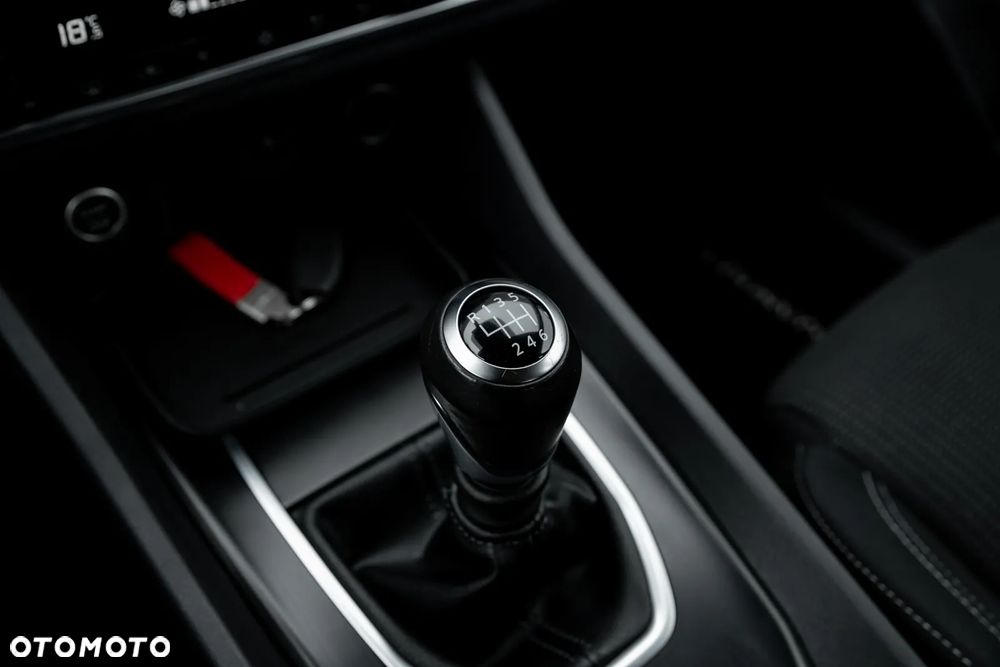 Nissan Qashqai 1.3 DIG-T MHEV N-Design - 37