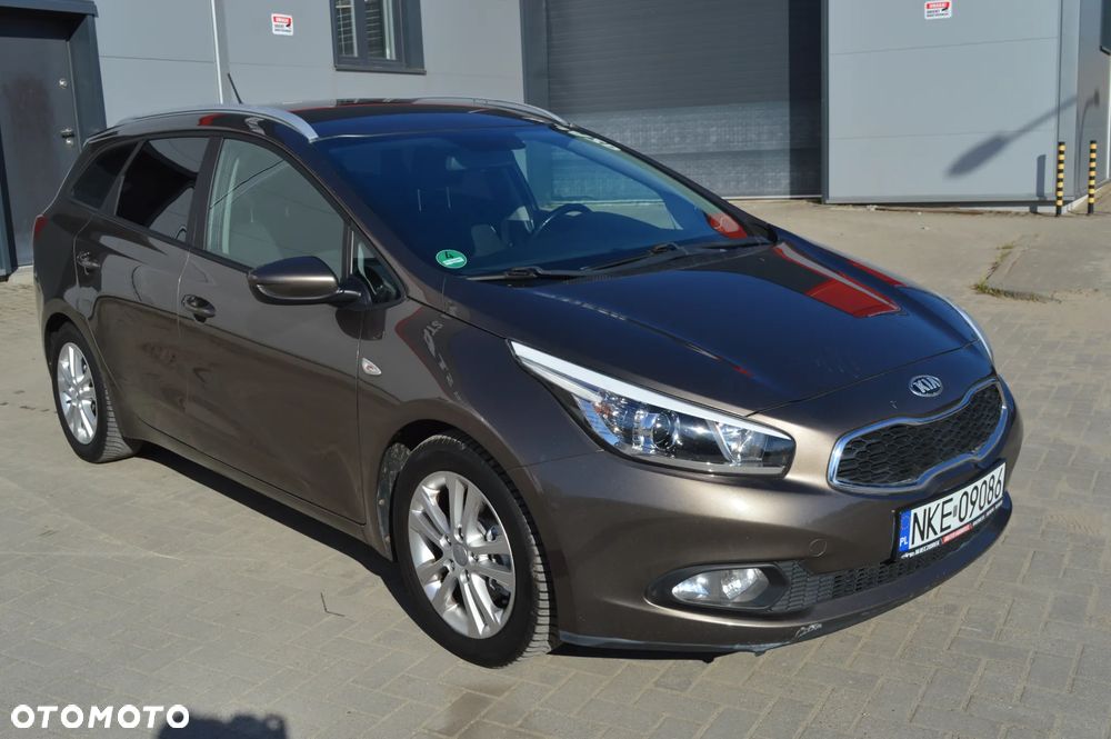 Kia Ceed 1.6 GDI Dream Team Edition - 11