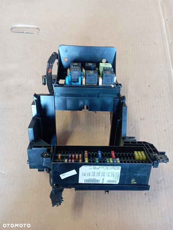 VW CADDY III 3 SKRZYNKA BEZPIECZNIKÓW 1T1959503F - 1