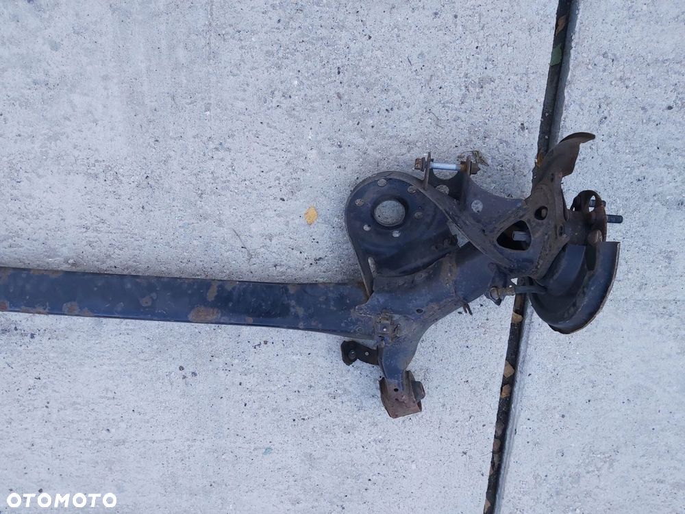Toyota VERSO S belka zawieszenia tył - 2