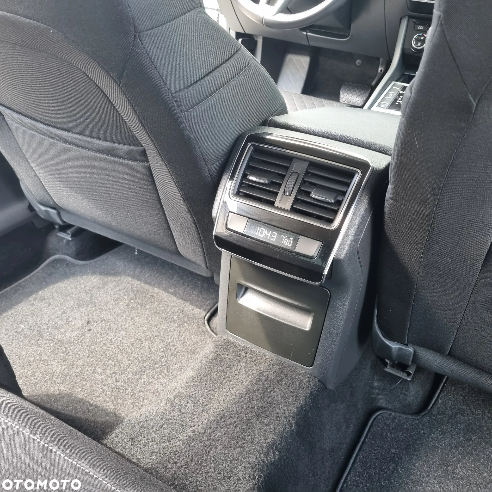 Skoda Superb 2.0 TDI Ambition DSG - 29