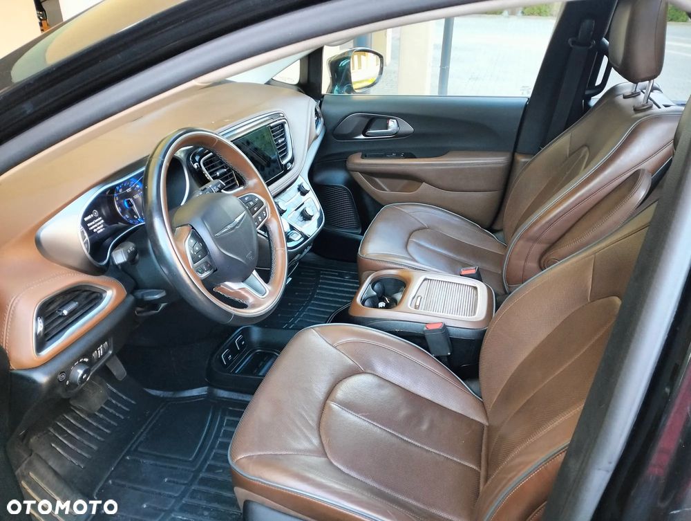 Chrysler Pacifica - 23