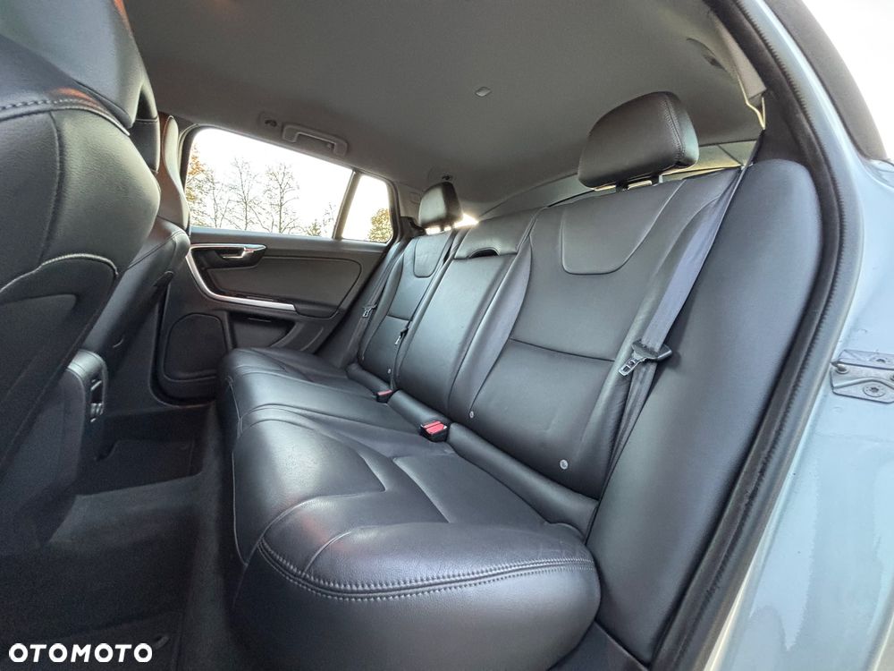 Volvo V60 D4 Geartronic Momentum - 25