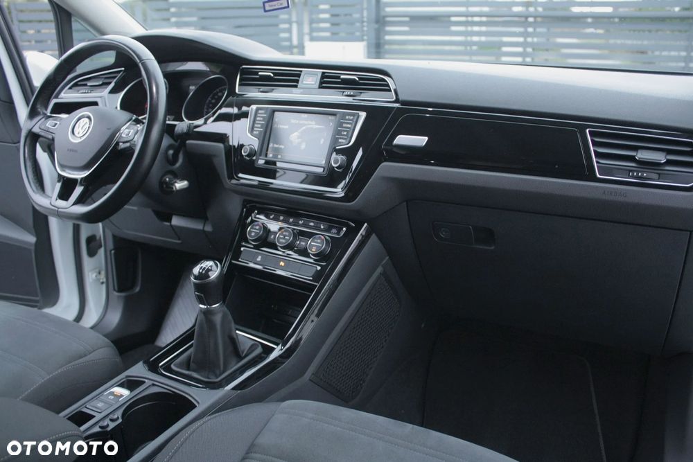 Volkswagen Touran 2.0 TDI SCR (BlueMotion Technology) Highline - 29