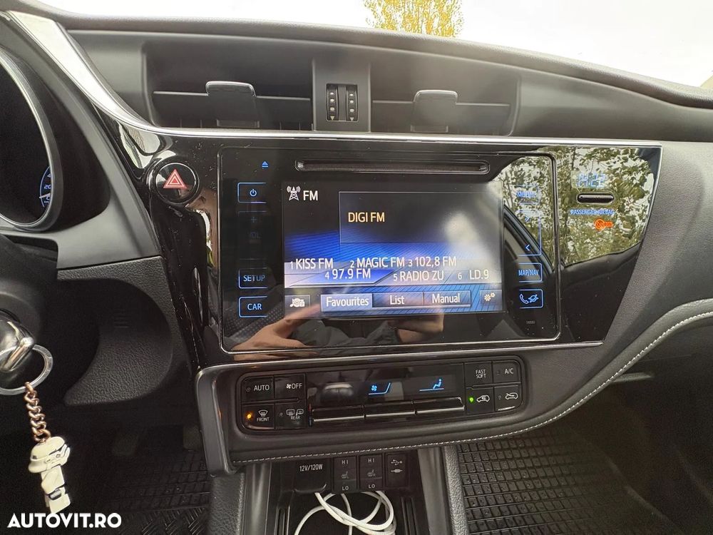 Toyota Auris 1.6 L Valvematic Luna - 24