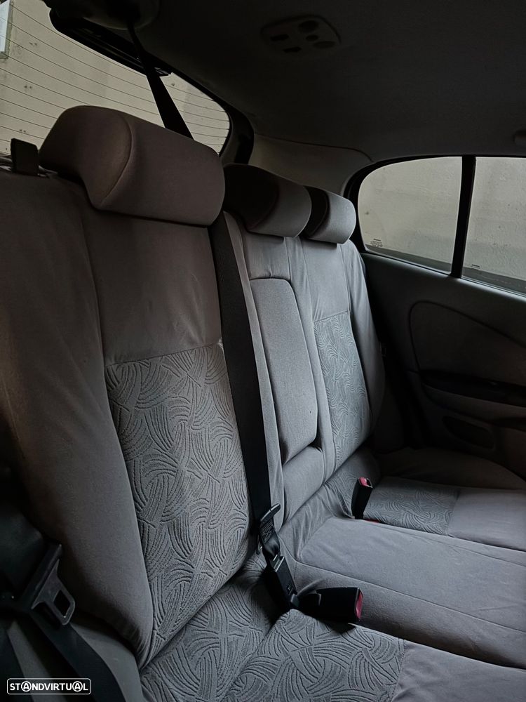 Nissan Almera 1.5 Comfort ABS+AC - 8