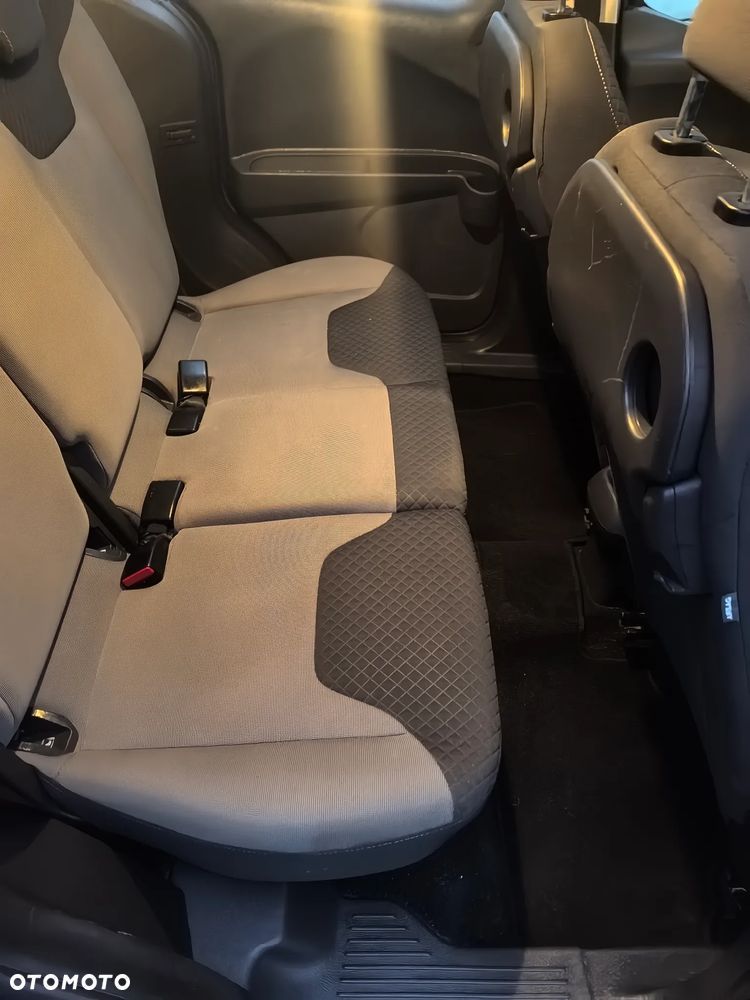 Ford Tourneo Courier - 16