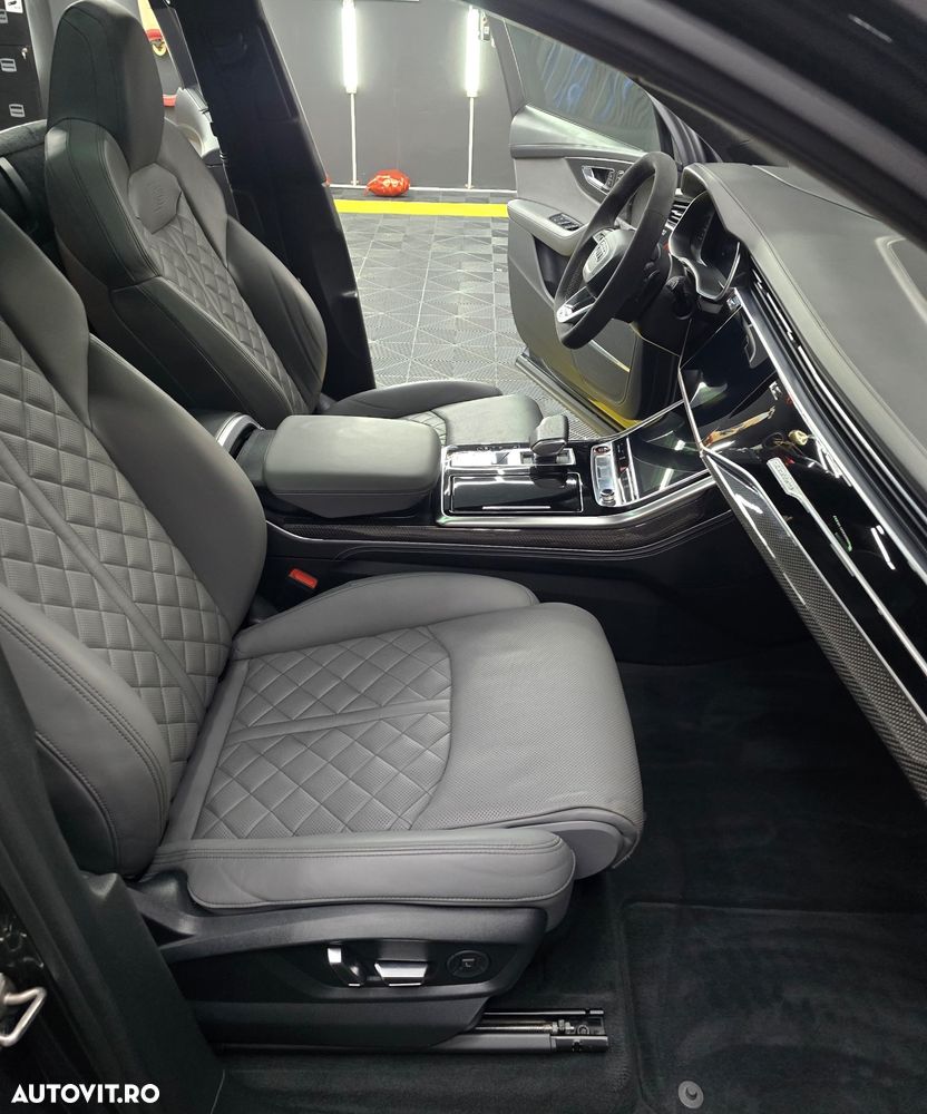Audi SQ7 - 7