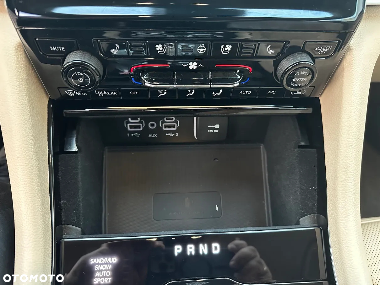 Jeep Grand Cherokee - 13