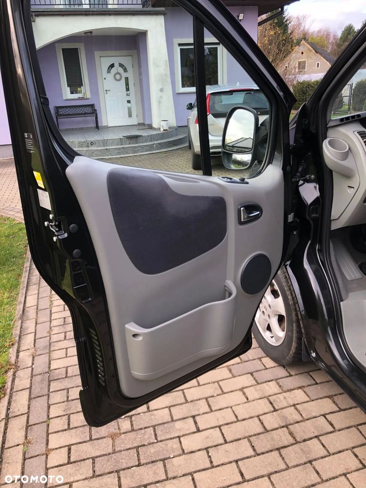 Renault Trafic Grand Passenger Black Edition - 18