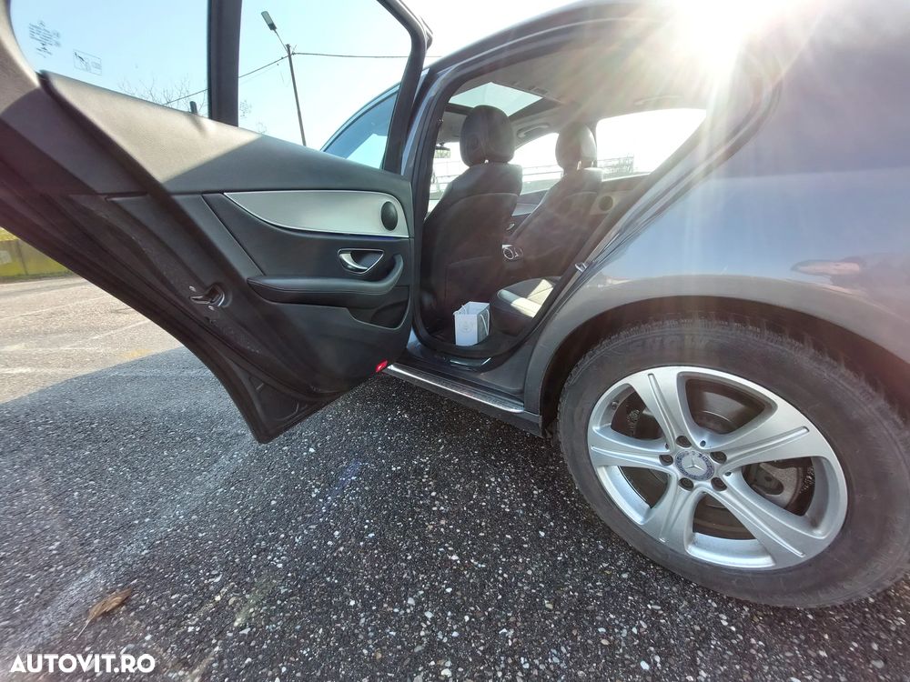 Mercedes-Benz E 200 4Matic T 9G-TRONIC - 28