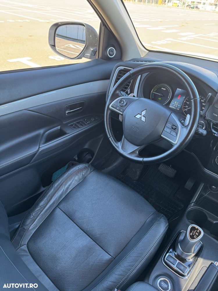 Mitsubishi Outlander - 18