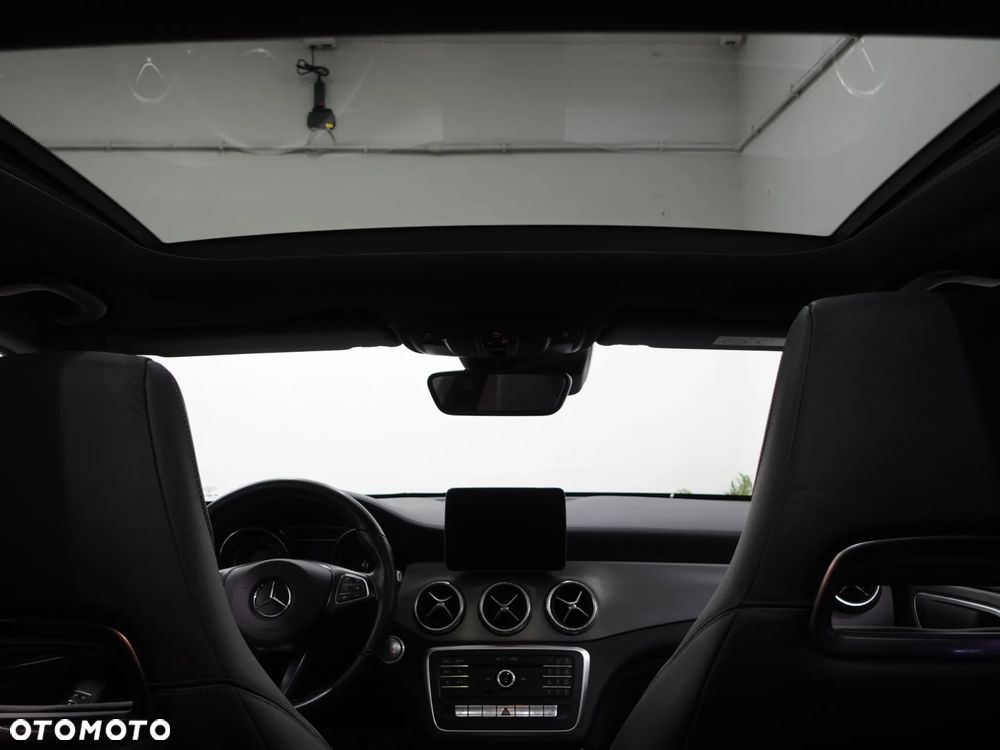 Mercedes-Benz CLA 180 7G-DCT - 29