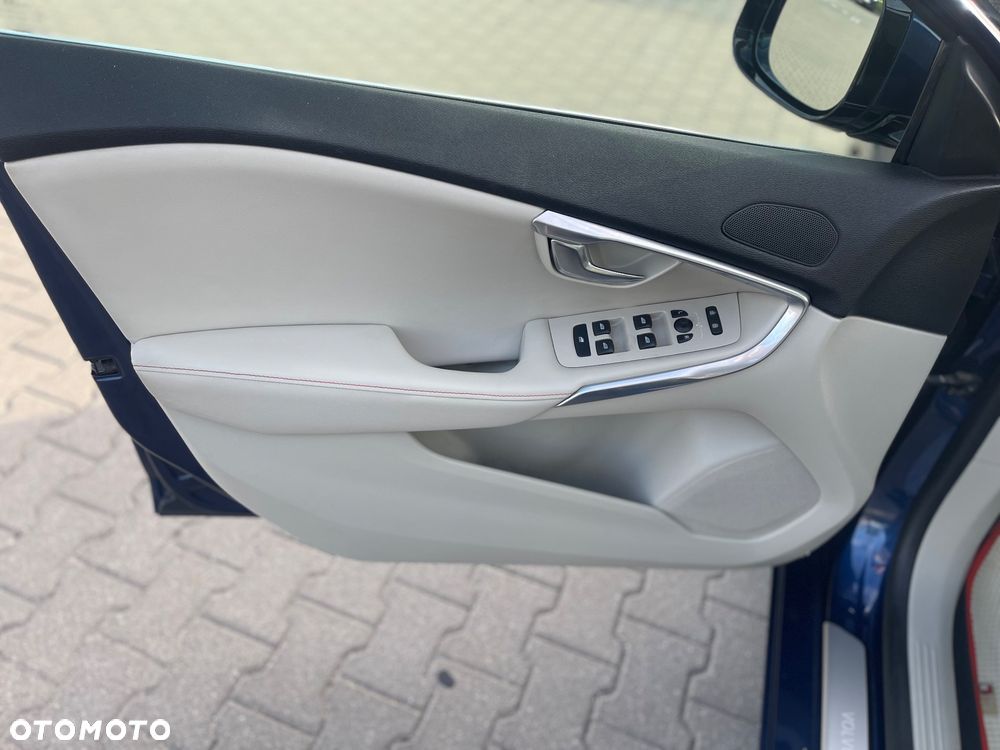 Volvo V40 D2 Drive-E Ocean Race - 16