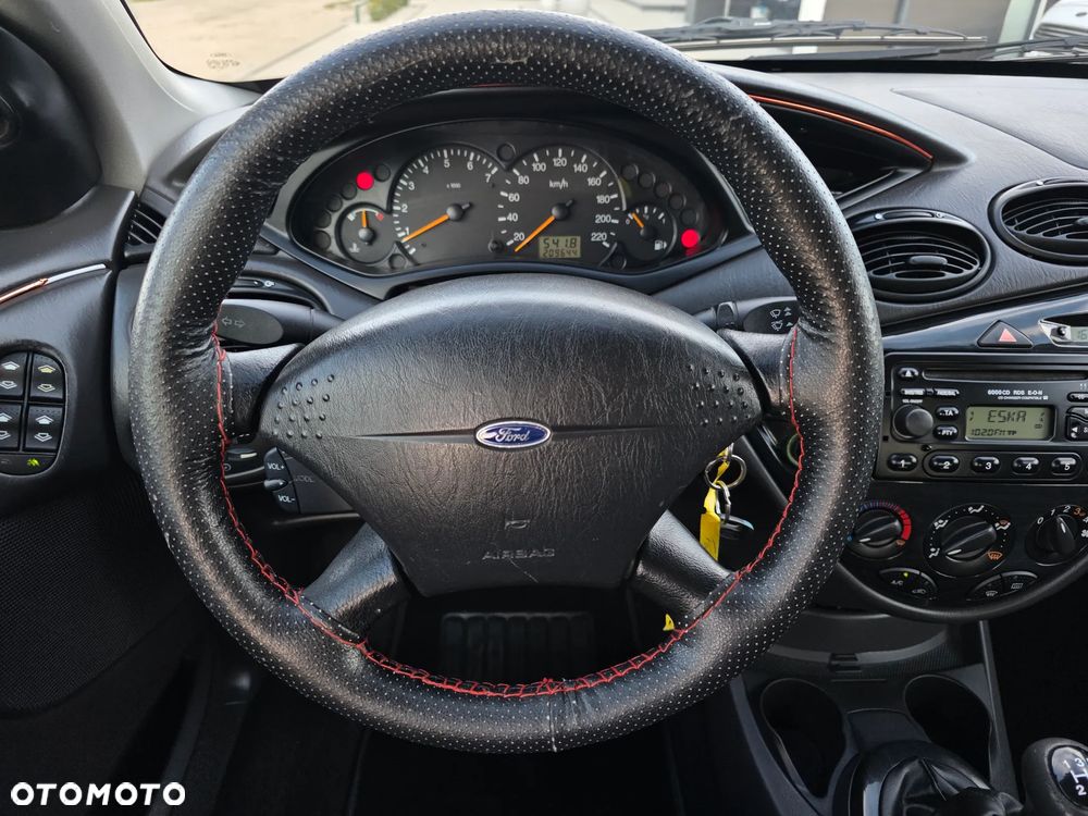 Ford Focus Ghia - 11