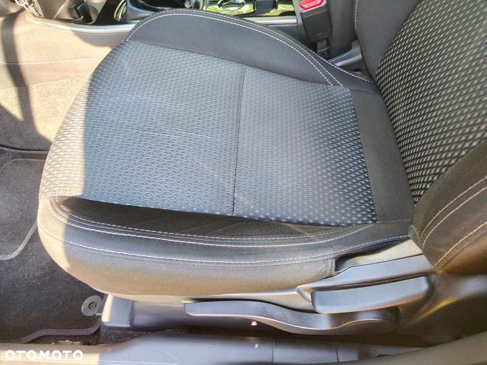 Mitsubishi Outlander 2.0 Invite + 2WD - 9