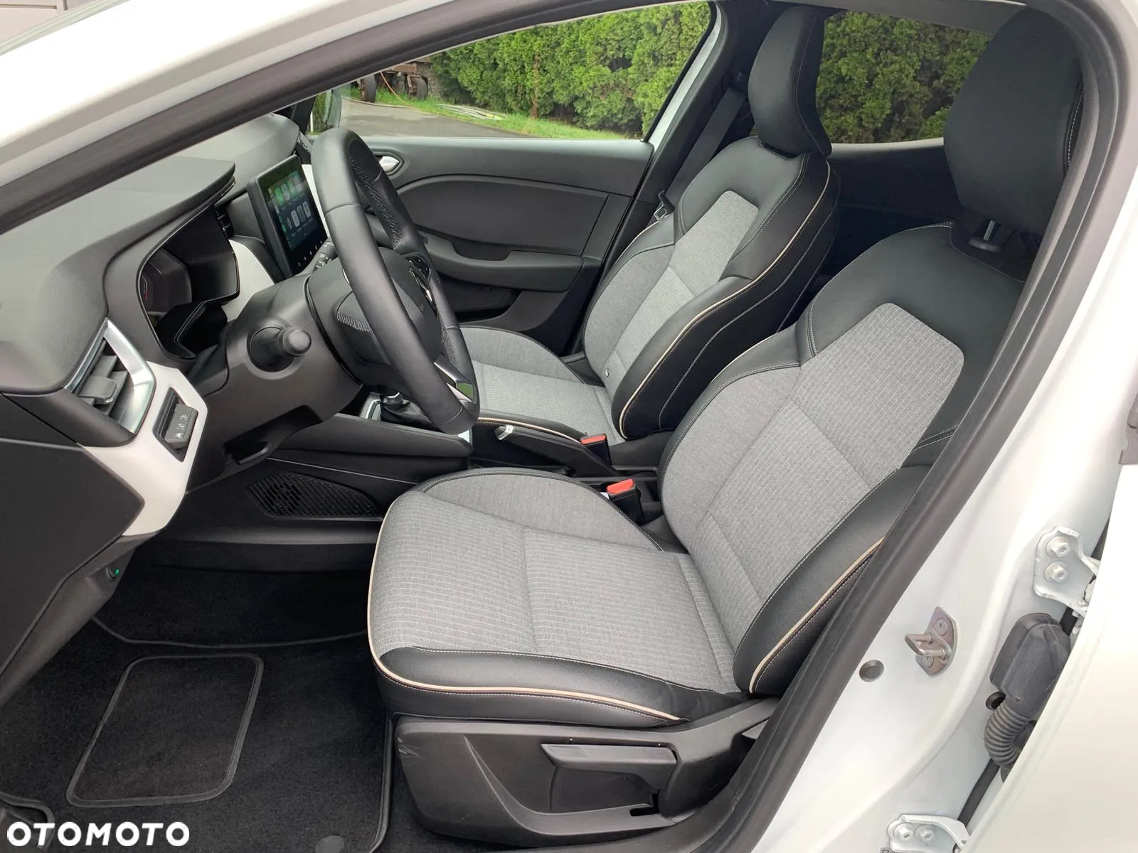 Renault Clio 1.6 E-TECH Techno - 10