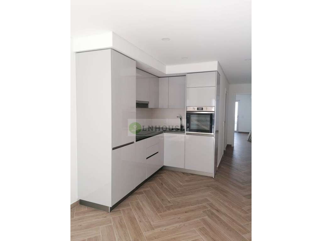 Apartamento de tipologia T1 novo a 250 m da praia de Monte Gordo. - Grande imagem: 2/23