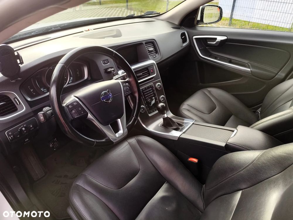 Volvo V60 D4 Momentum - 8