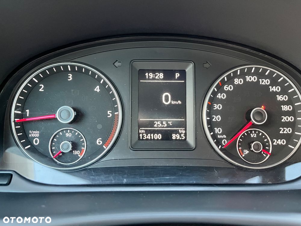 Volkswagen Touran 2.0 TDI Trendline DSG - 13