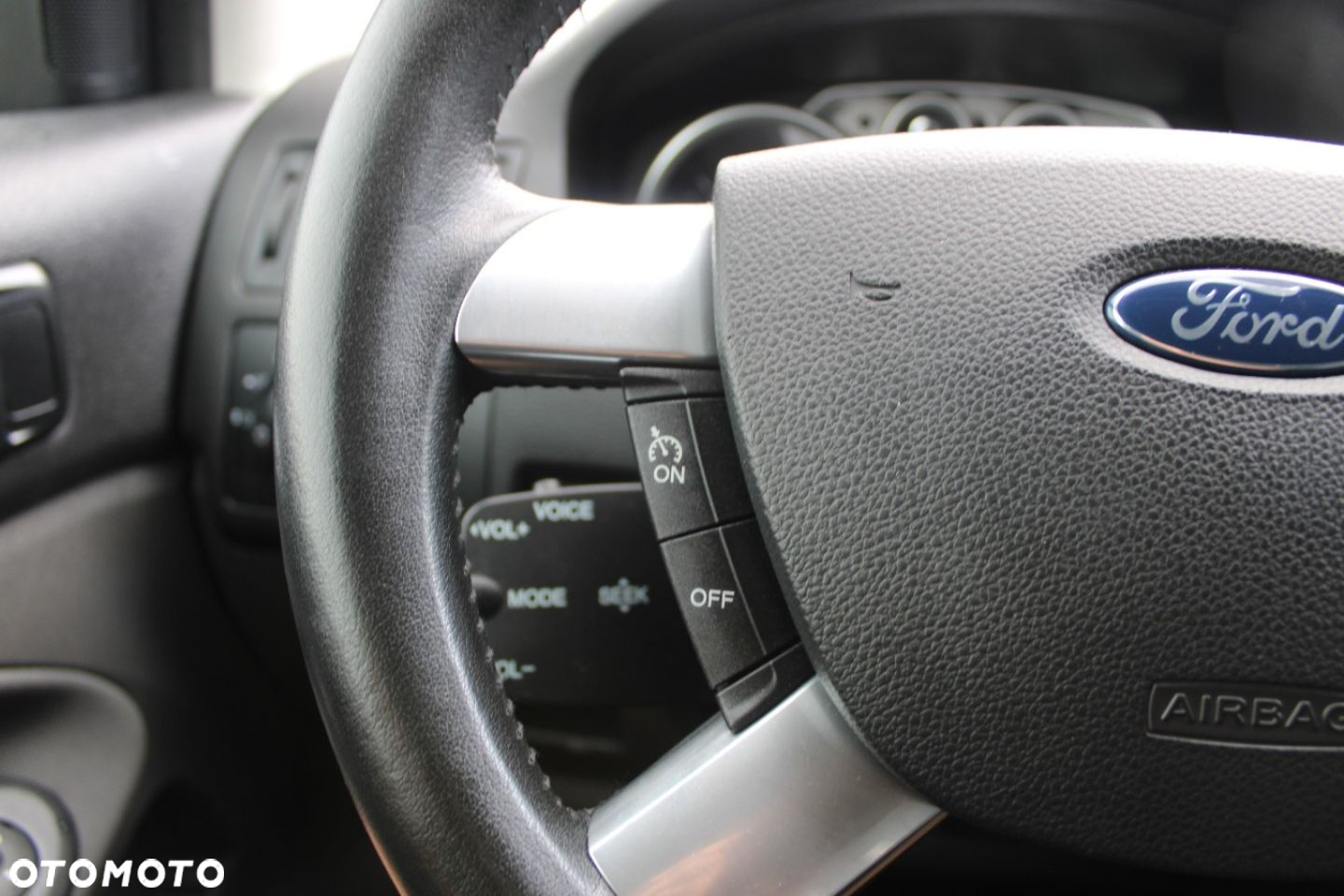 Ford Kuga - 36
