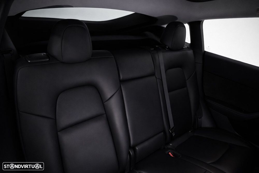 Tesla Model Y Standard RWD - 16