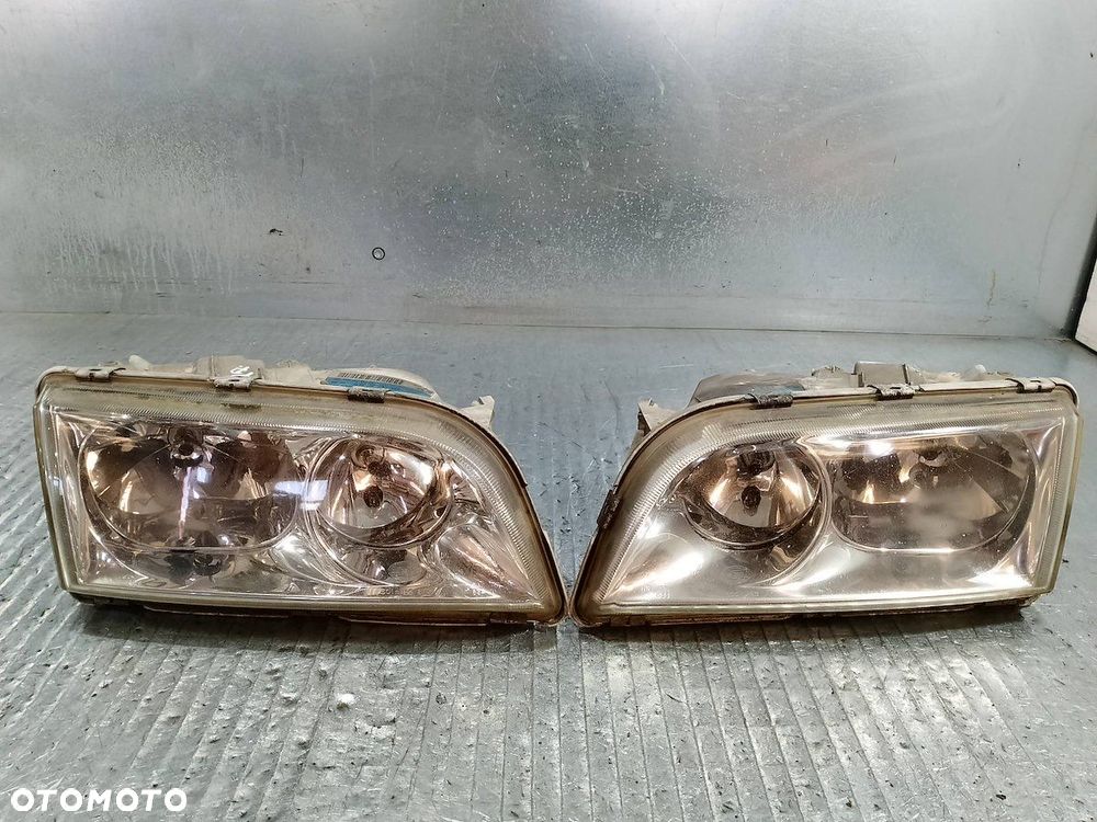 LAMPY PRZÓD KOMPLET VOLVO V40 1AG007861-33  1AG007861-34 30899682  30899683 - 1