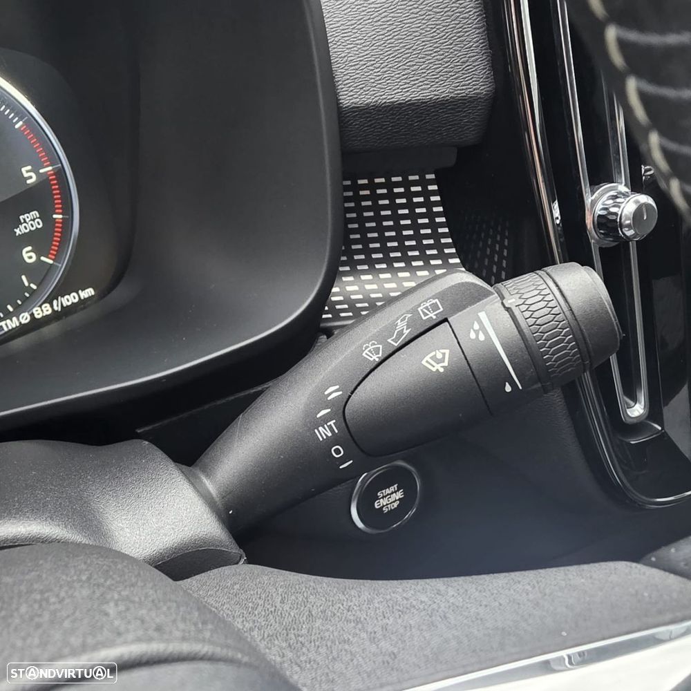 Volvo XC 40 2.0 D3 R-Design Geartronic - 24