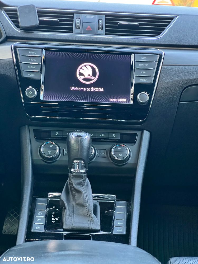 Skoda Superb 2.0 TDI DSG 4X4 Laurin & Klement - 15