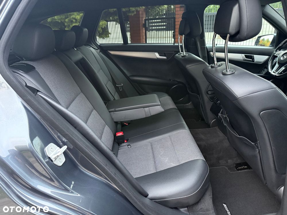 Mercedes-Benz Klasa C 300 CDI DPF 4Matic (BlueEFFICIENCY) 7G-TRONIC Avantgarde - 32