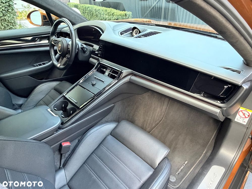 Porsche Panamera 4 E-Hybrid - 18