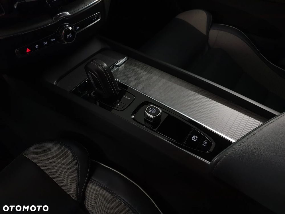 Volvo XC 60 B4 D AWD Geartronic RDesign - 32