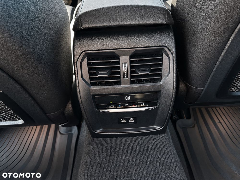 BMW Seria 3 330i xDrive - 16