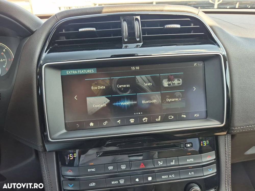 Jaguar F-Pace 20d AWD Portfolio - 18