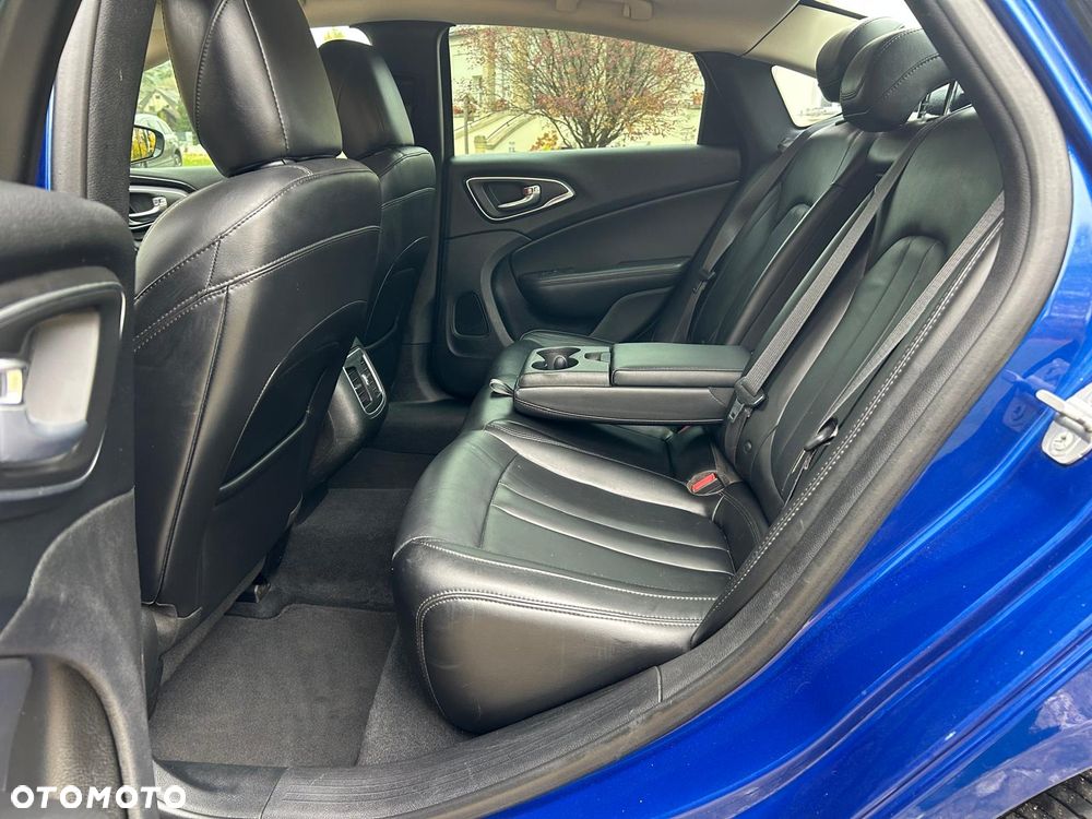 Chrysler 200 - 18