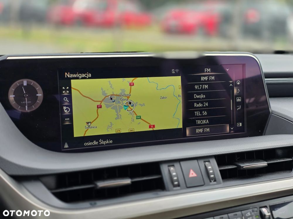 Lexus ES 300h Business Edition + - 26