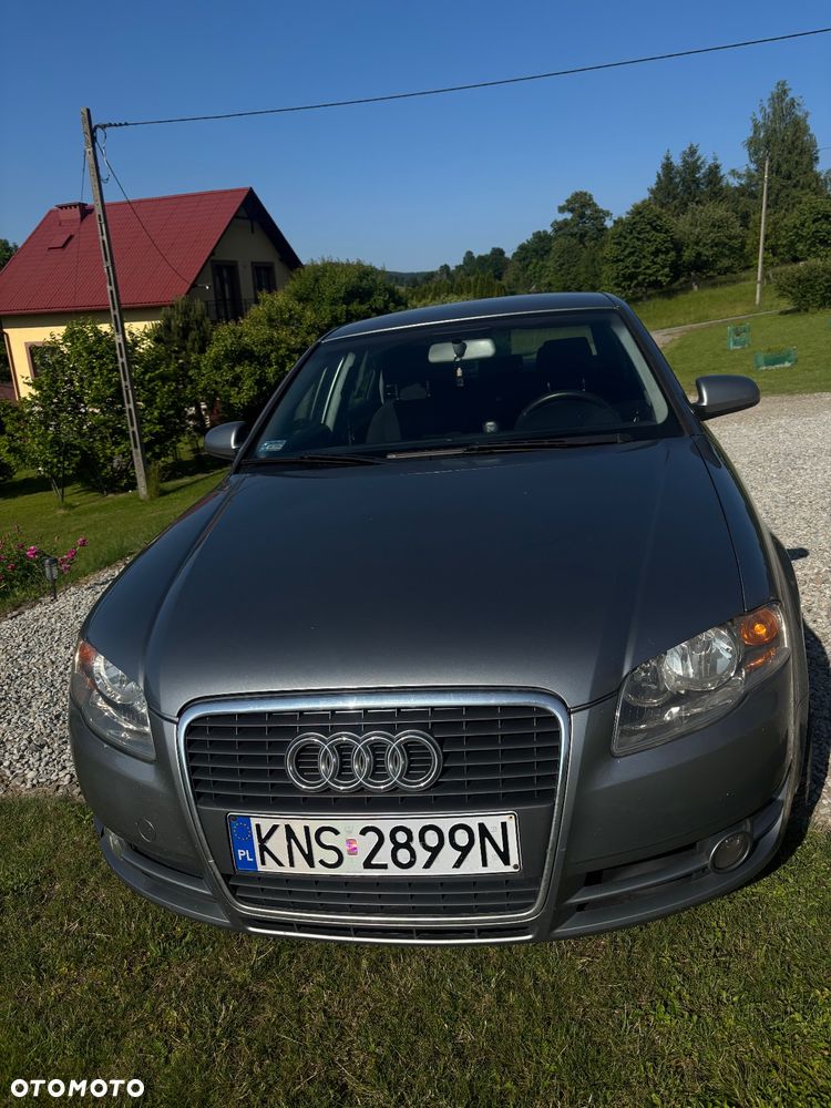 Audi A4 Limousine - 4