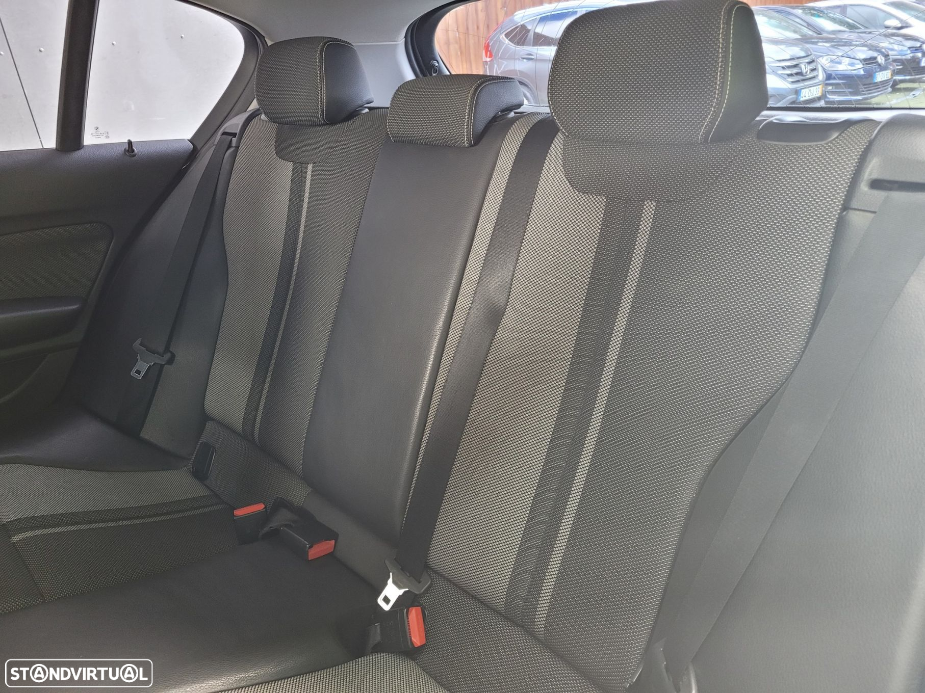 BMW 116 d Line Urban - 12