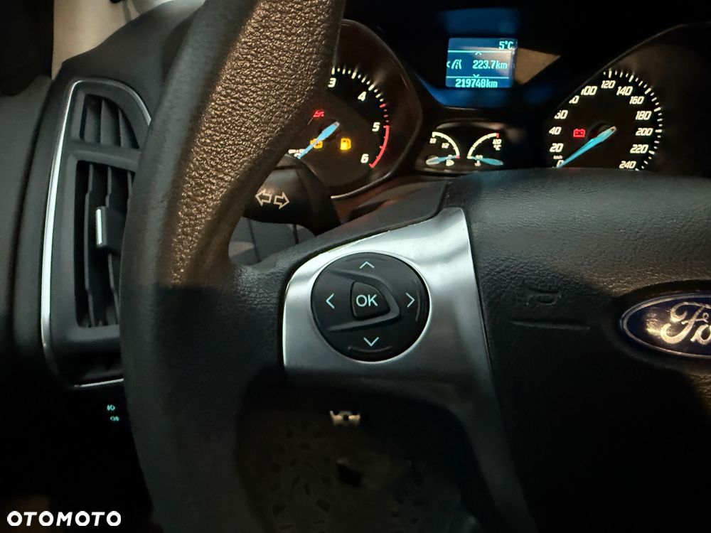 Ford Focus SW 1.6 TDCi DPF Champions Edition - 19